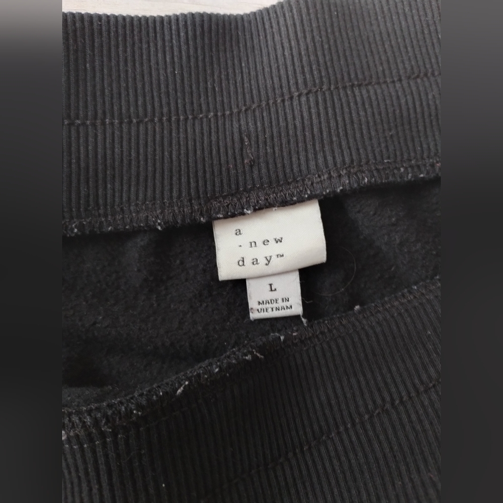 A New Day Black Sweatpants | Size L - Picture 2 of 3